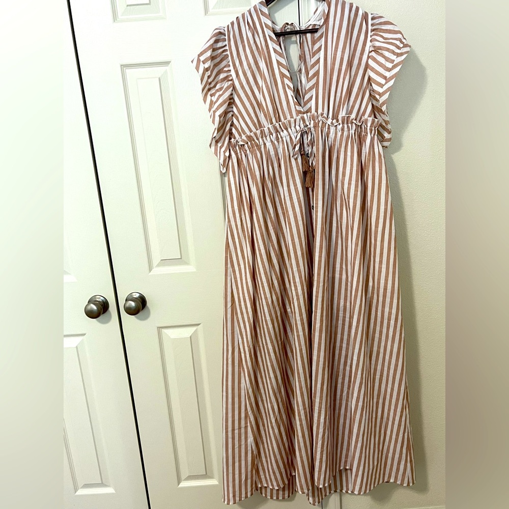 Aakaa Striped Ruffle Dress 🎁